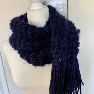 3/$15🌼 Navy Knitted Long Scarf